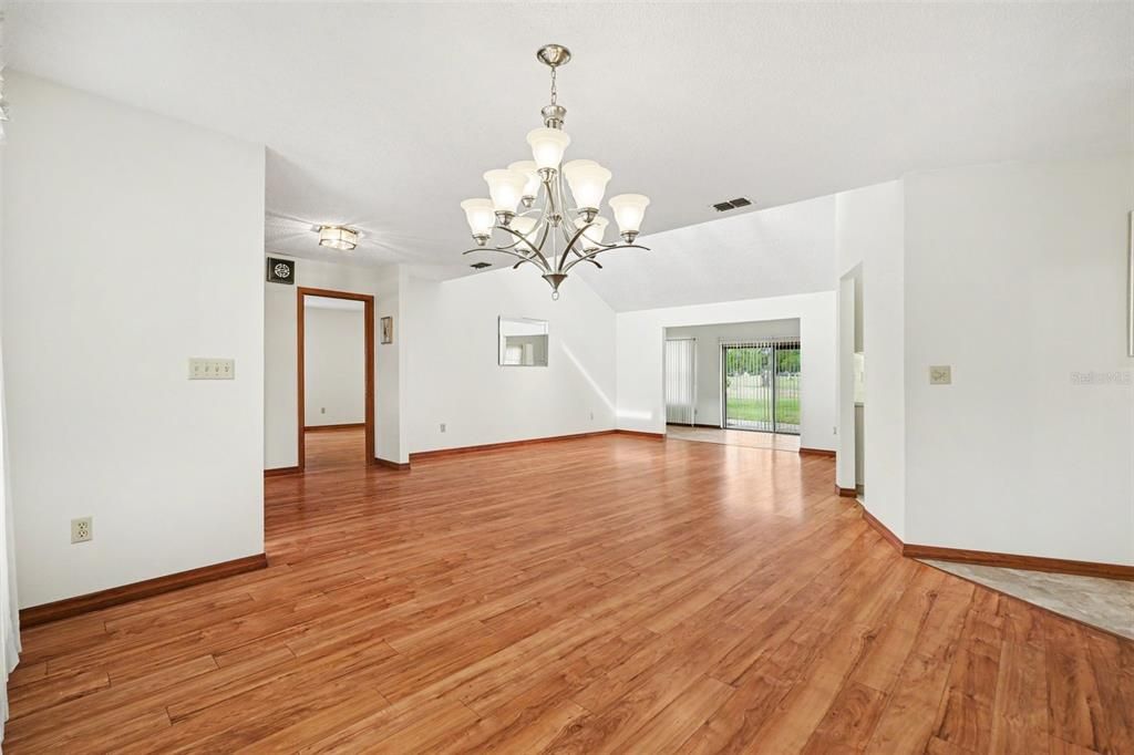 En Venta: $290,000 (3 camas, 2 baños, 2277 Pies cuadrados)