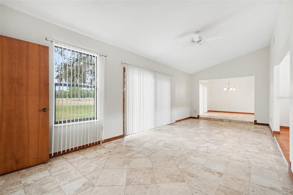 En Venta: $290,000 (3 camas, 2 baños, 2277 Pies cuadrados)