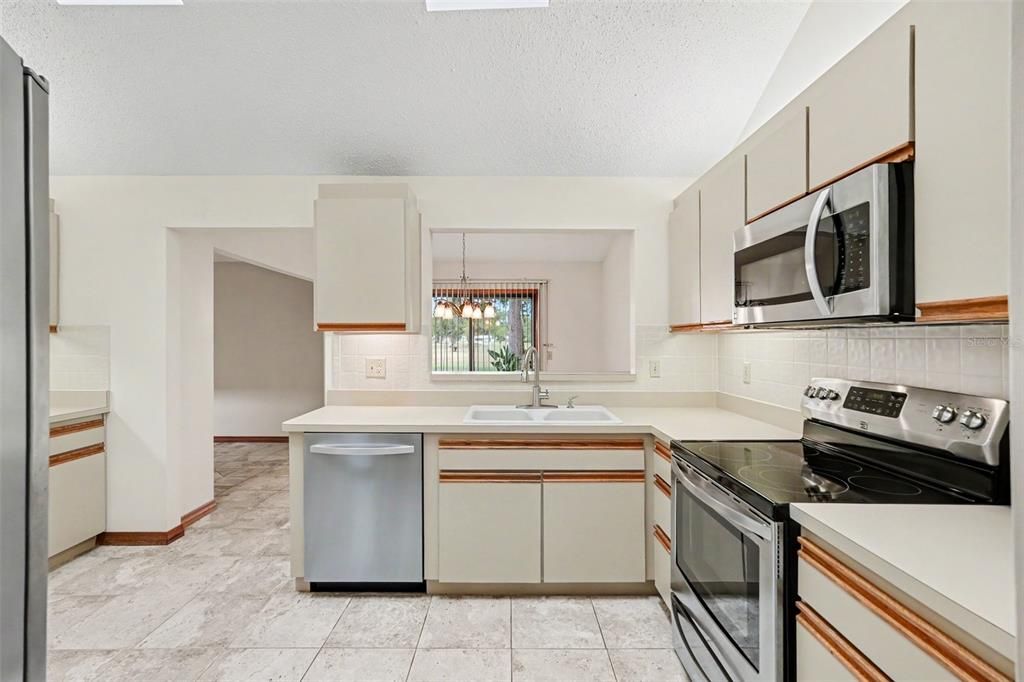En Venta: $290,000 (3 camas, 2 baños, 2277 Pies cuadrados)