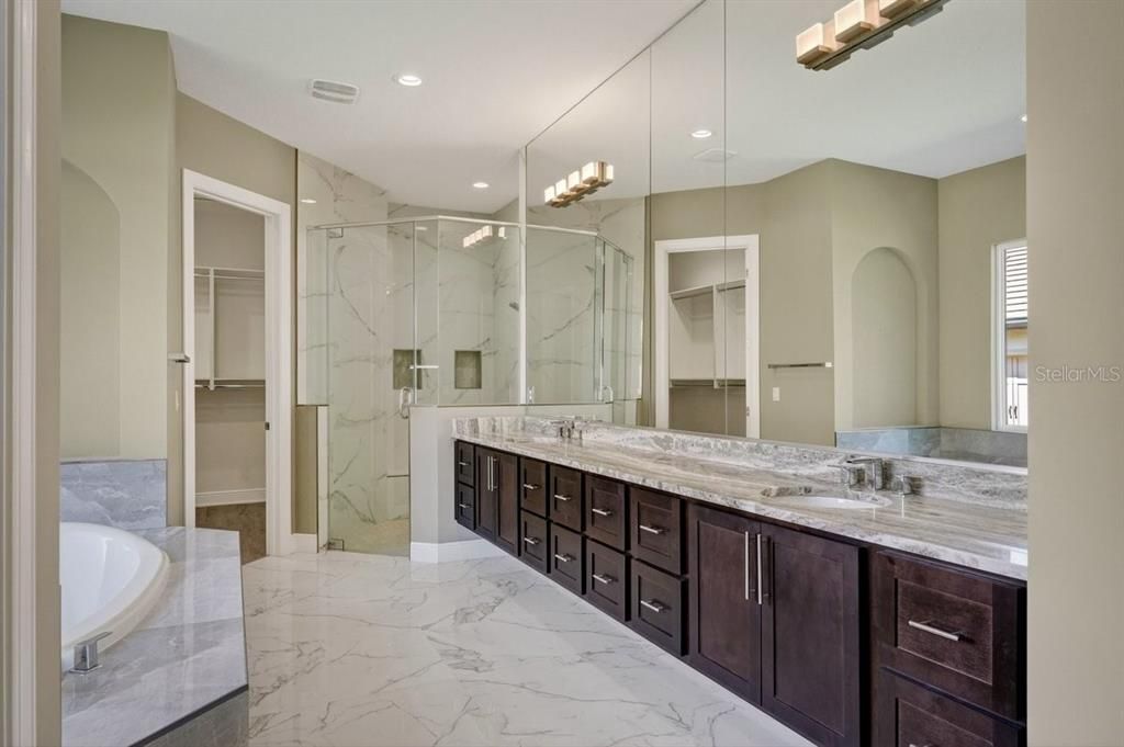 For Sale: $899,900 (3 beds, 2 baths, 2434 Square Feet)