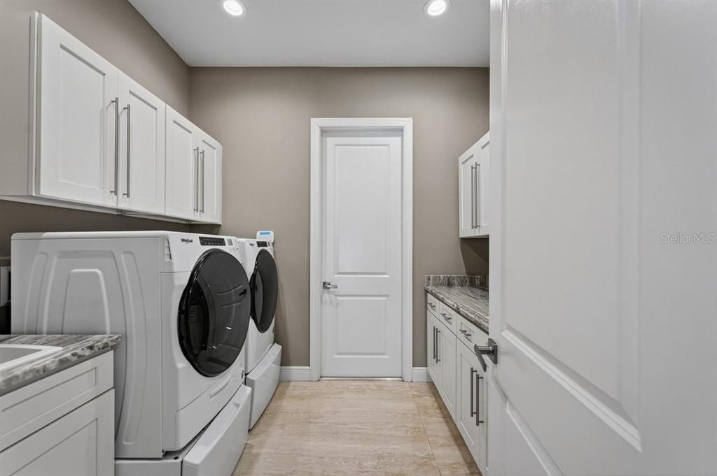 For Sale: $899,900 (3 beds, 2 baths, 2434 Square Feet)