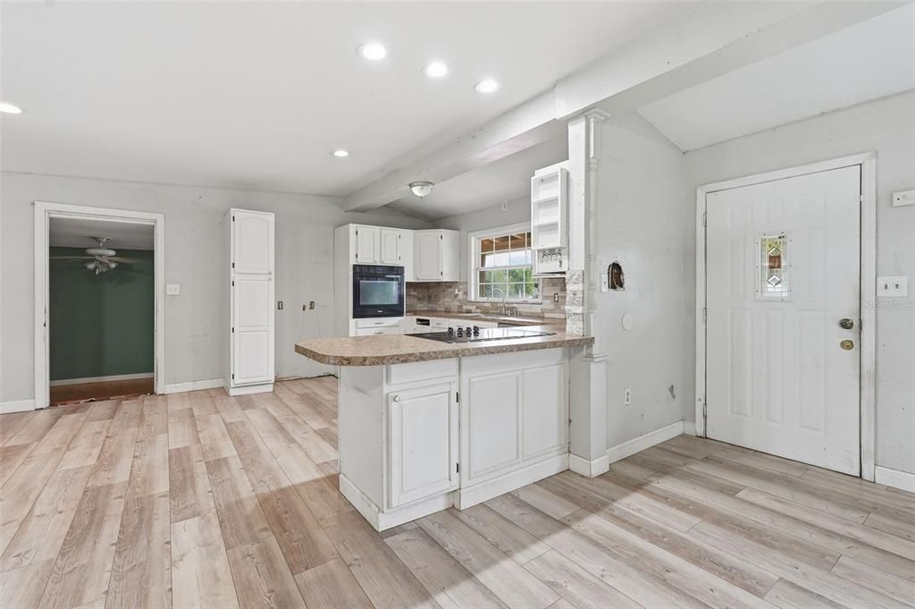 На продажу: $279,000 (3 спален, 1 ванн, 1767 Квадратных фут)