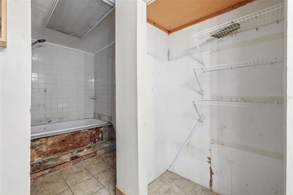 На продажу: $279,000 (3 спален, 1 ванн, 1767 Квадратных фут)