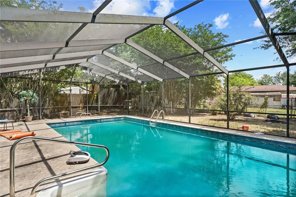 Active With Contract: $225,000 (3 beds, 2 baths, 1449 Square Feet)
