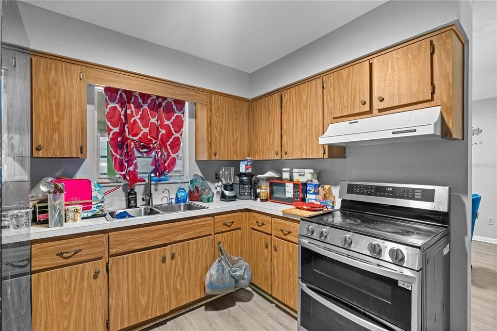 Active With Contract: $225,000 (3 beds, 2 baths, 1449 Square Feet)