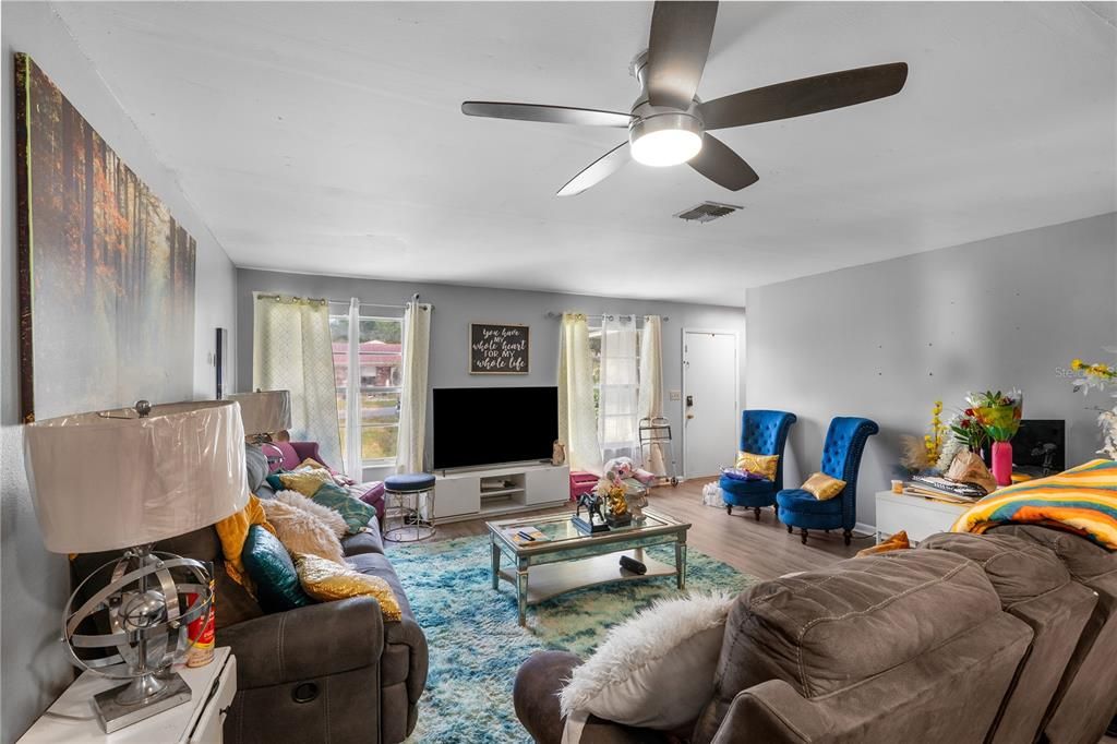 Active With Contract: $225,000 (3 beds, 2 baths, 1449 Square Feet)