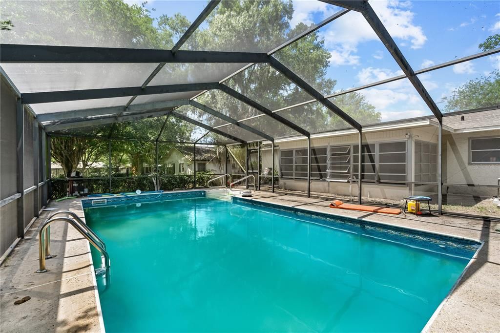 Active With Contract: $225,000 (3 beds, 2 baths, 1449 Square Feet)