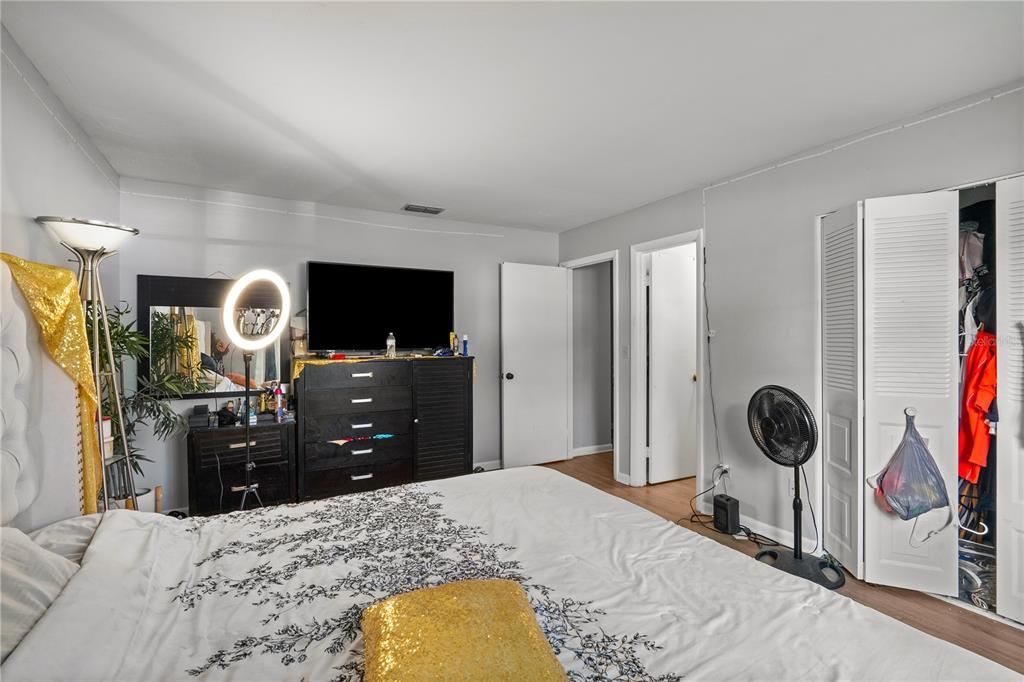 Active With Contract: $225,000 (3 beds, 2 baths, 1449 Square Feet)