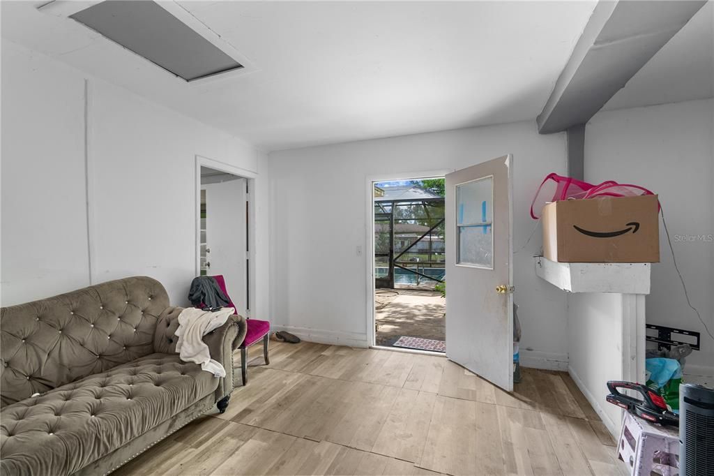 Active With Contract: $225,000 (3 beds, 2 baths, 1449 Square Feet)