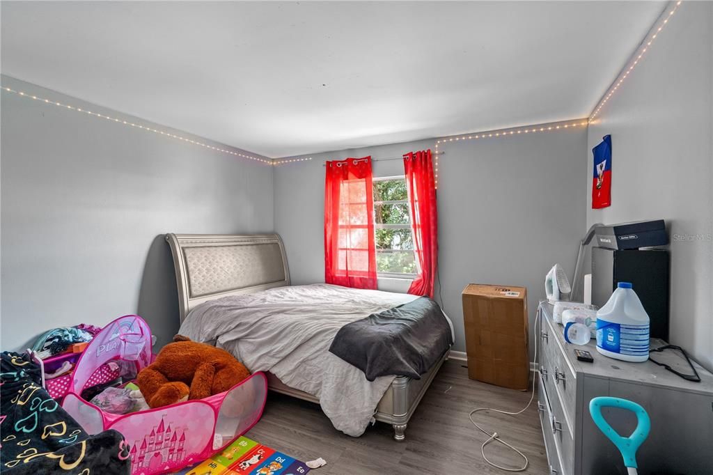 Active With Contract: $225,000 (3 beds, 2 baths, 1449 Square Feet)