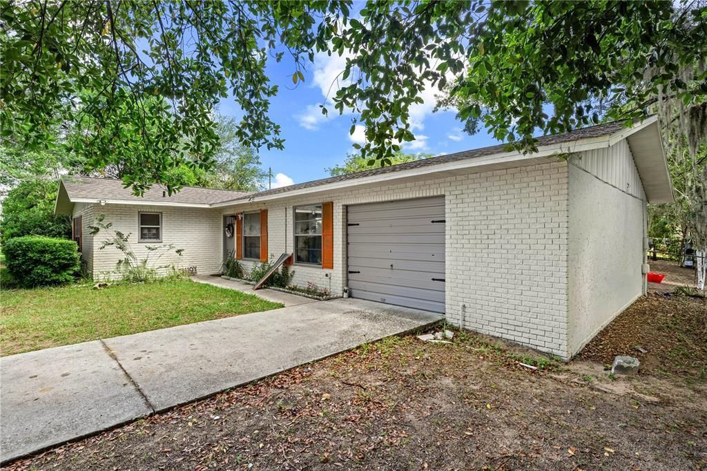 Active With Contract: $225,000 (3 beds, 2 baths, 1449 Square Feet)