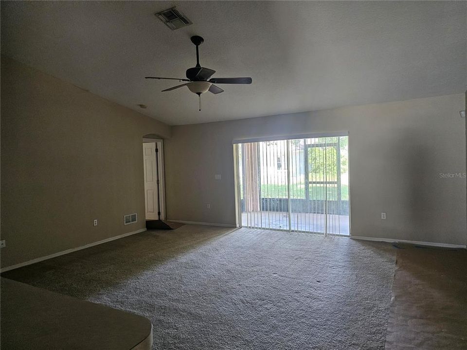 For Rent: $1,950 (3 beds, 2 baths, 2052 Square Feet)
