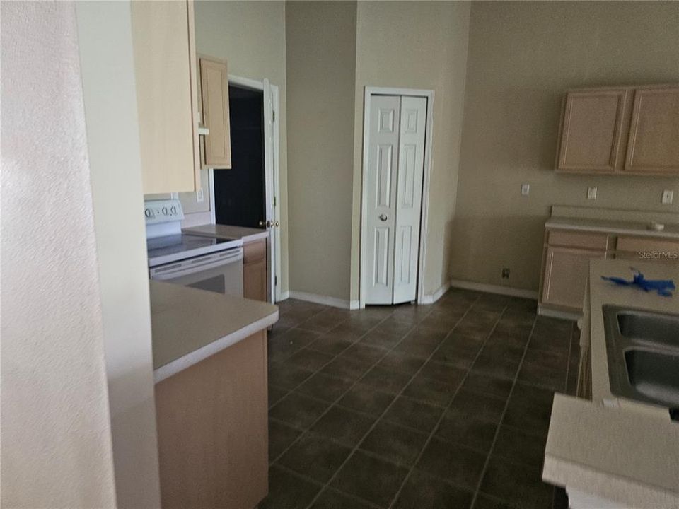 For Rent: $1,950 (3 beds, 2 baths, 2052 Square Feet)