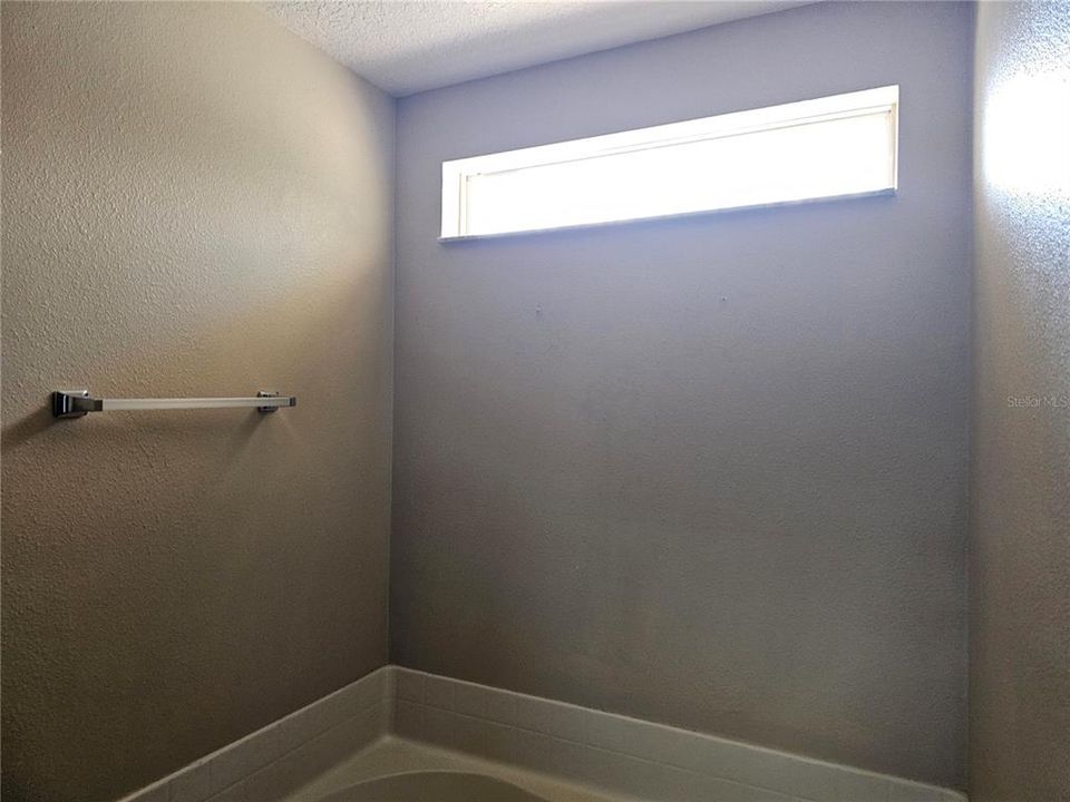 For Rent: $1,950 (3 beds, 2 baths, 2052 Square Feet)