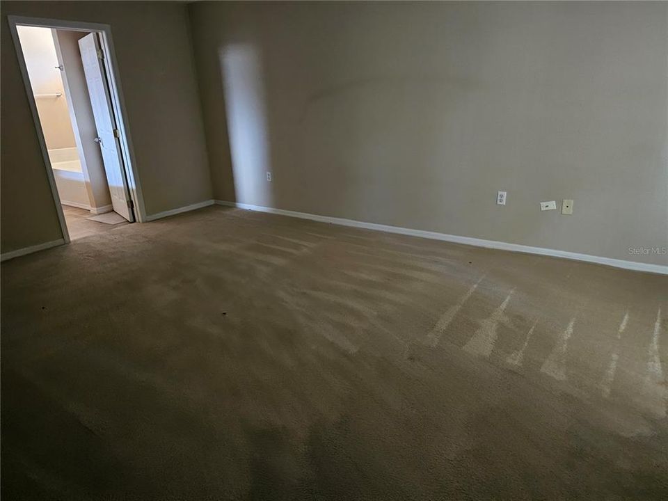 For Rent: $1,950 (3 beds, 2 baths, 2052 Square Feet)