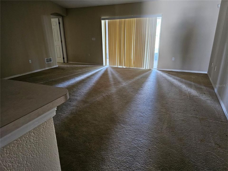 For Rent: $1,950 (3 beds, 2 baths, 2052 Square Feet)