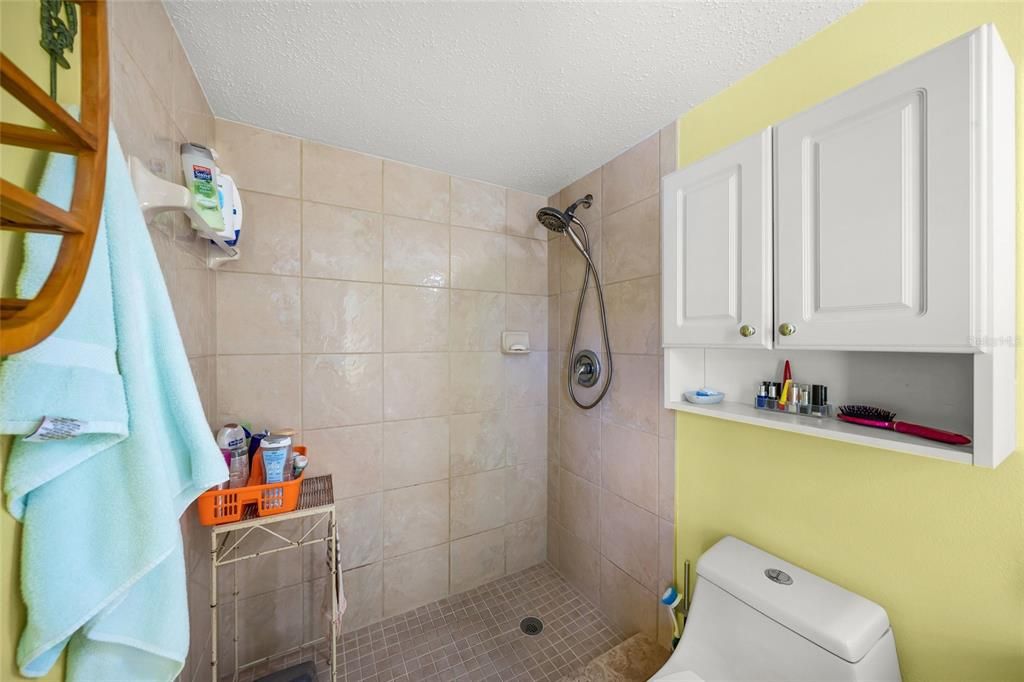 В аренду: $2,100 (2 спален, 2 ванн, 909 Квадратных фут)