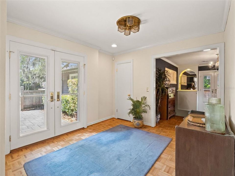 Activo con contrato: $889,000 (5 camas, 3 baños, 3845 Pies cuadrados)