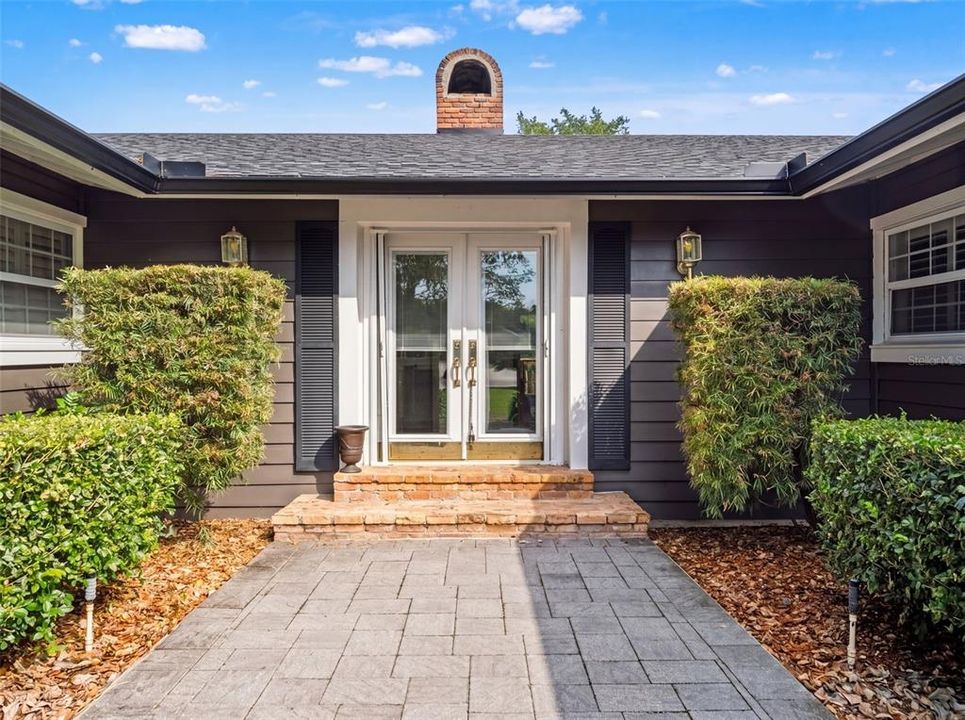Activo con contrato: $889,000 (5 camas, 3 baños, 3845 Pies cuadrados)