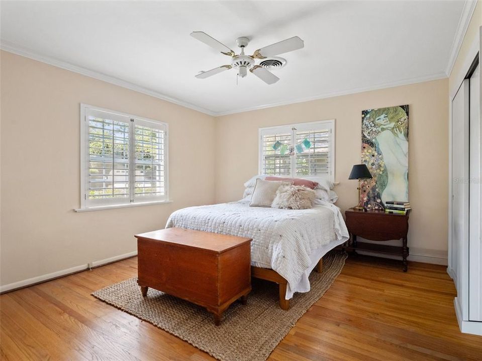 Activo con contrato: $889,000 (5 camas, 3 baños, 3845 Pies cuadrados)