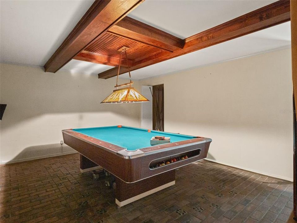Activo con contrato: $889,000 (5 camas, 3 baños, 3845 Pies cuadrados)