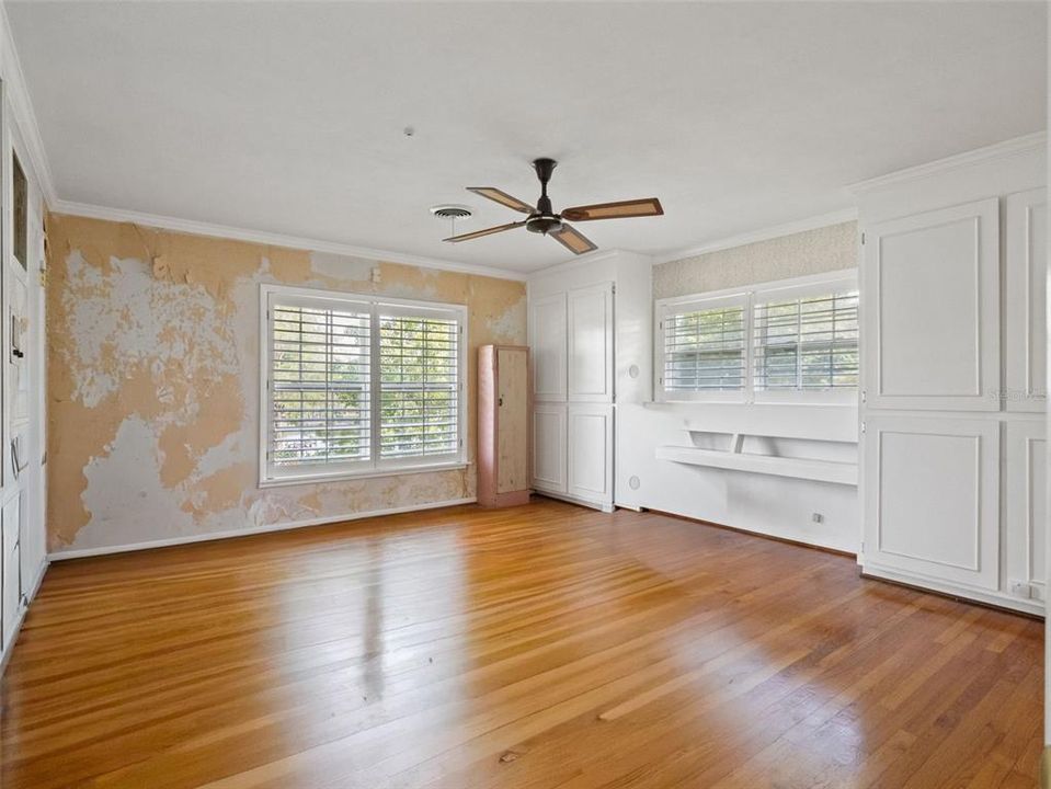 Activo con contrato: $889,000 (5 camas, 3 baños, 3845 Pies cuadrados)