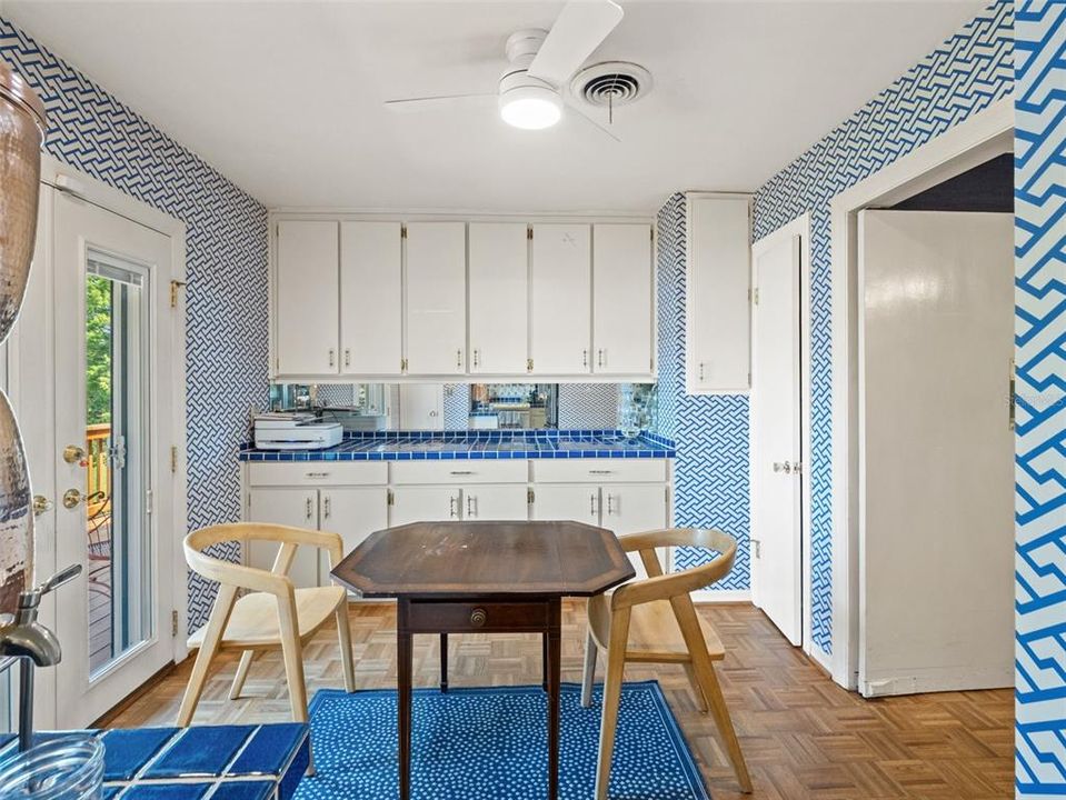 Activo con contrato: $889,000 (5 camas, 3 baños, 3845 Pies cuadrados)