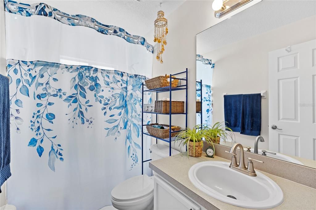Activo con contrato: $345,000 (4 camas, 2 baños, 1414 Pies cuadrados)