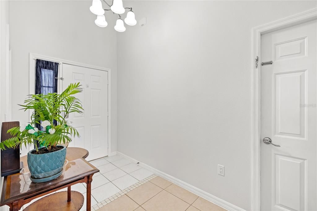 Activo con contrato: $345,000 (4 camas, 2 baños, 1414 Pies cuadrados)