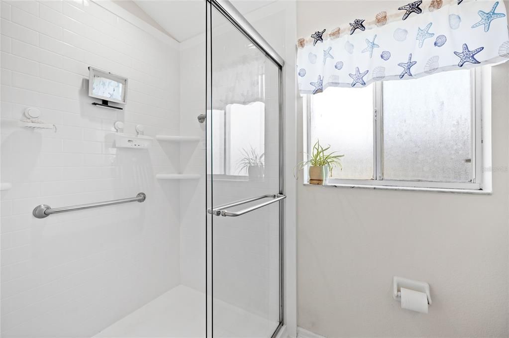 Activo con contrato: $345,000 (4 camas, 2 baños, 1414 Pies cuadrados)