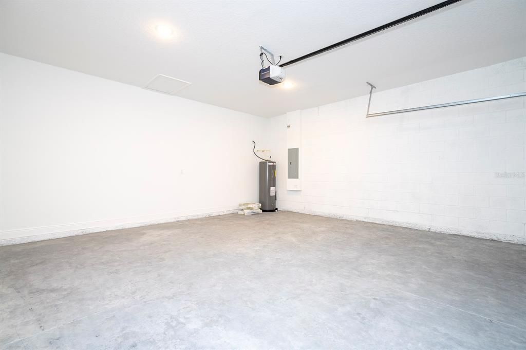 Activo con contrato: $279,899 (4 camas, 2 baños, 1696 Pies cuadrados)