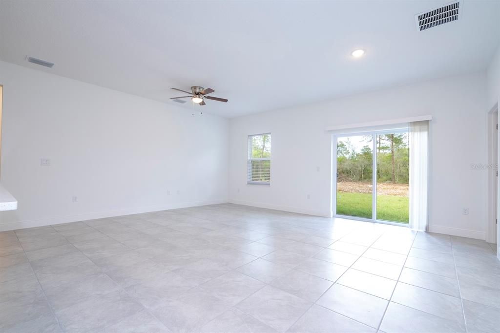 Activo con contrato: $279,899 (4 camas, 2 baños, 1696 Pies cuadrados)