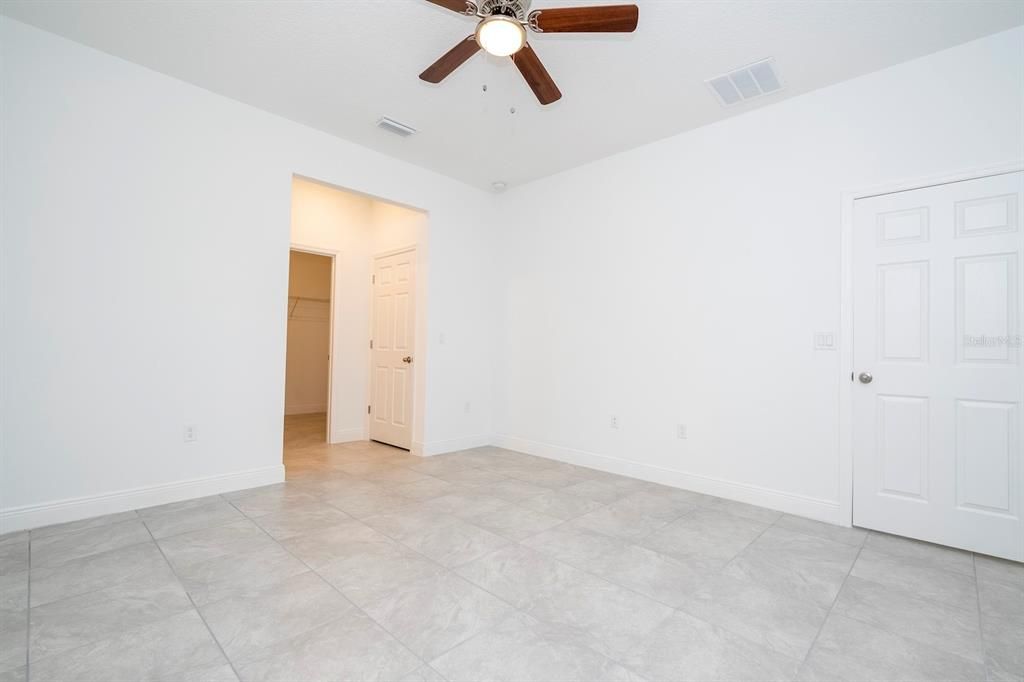Activo con contrato: $279,899 (4 camas, 2 baños, 1696 Pies cuadrados)