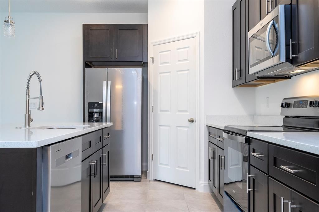 Activo con contrato: $279,899 (4 camas, 2 baños, 1696 Pies cuadrados)