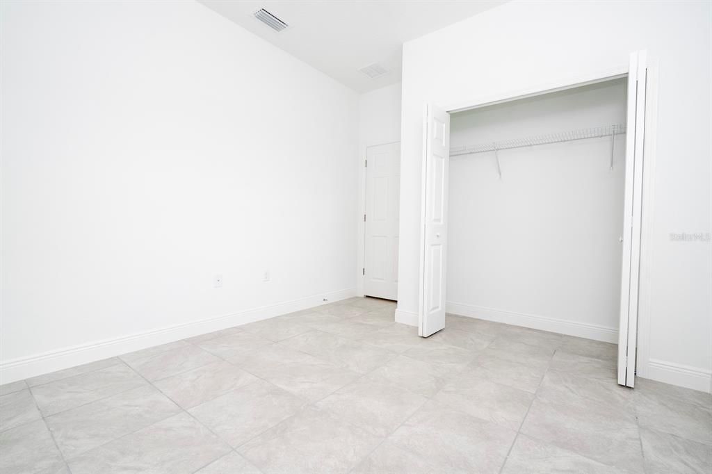 Activo con contrato: $279,899 (4 camas, 2 baños, 1696 Pies cuadrados)