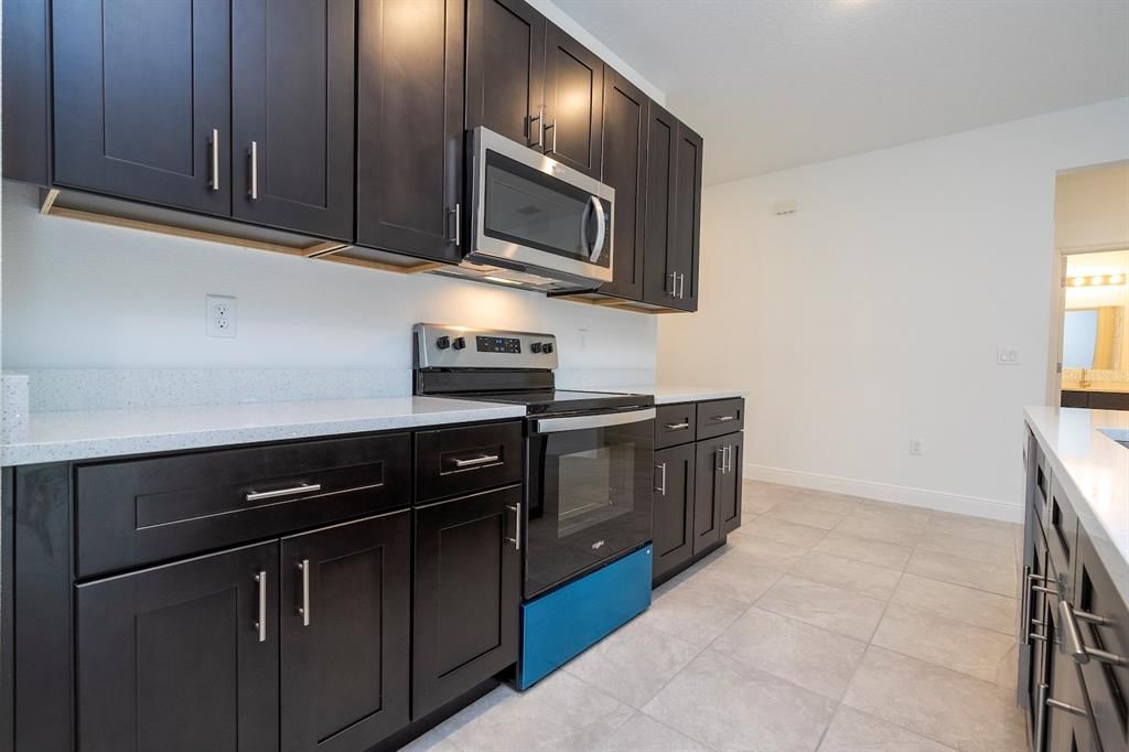 Activo con contrato: $279,899 (4 camas, 2 baños, 1696 Pies cuadrados)