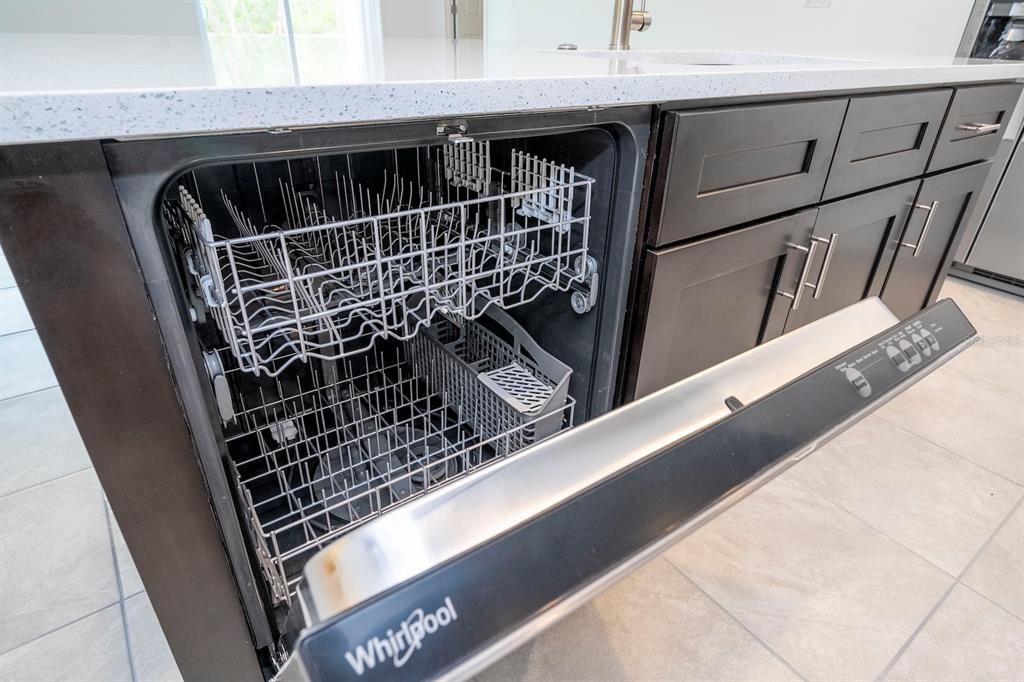 Activo con contrato: $279,899 (4 camas, 2 baños, 1696 Pies cuadrados)