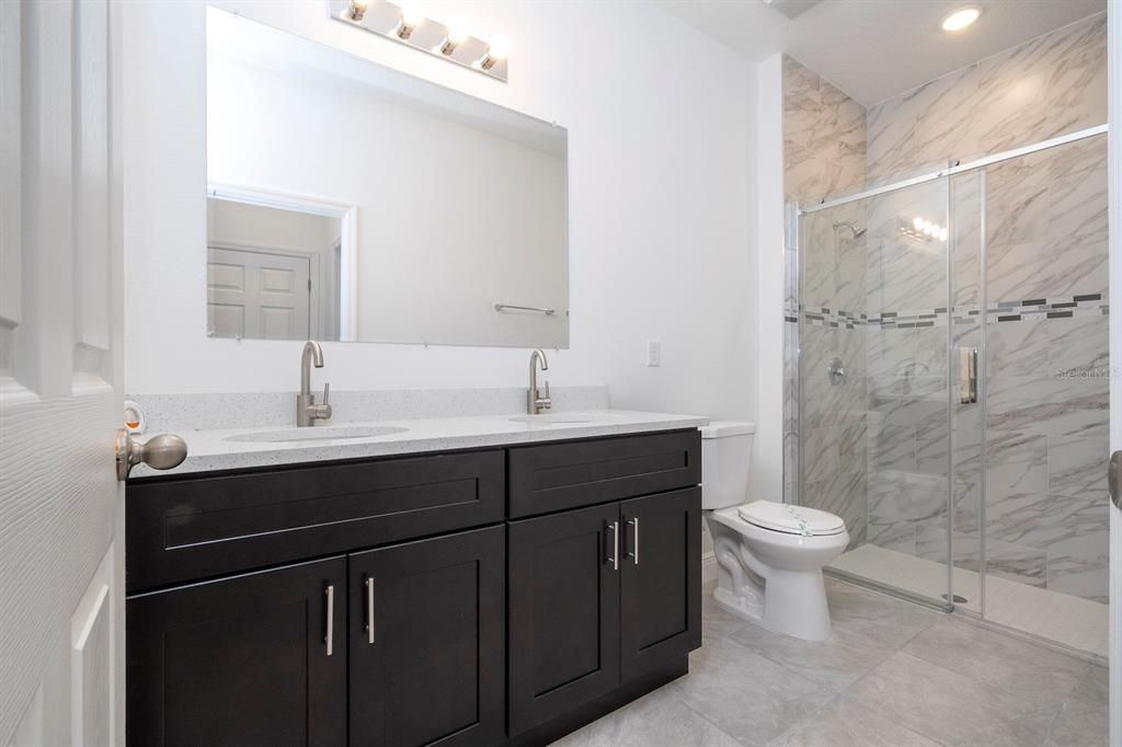 Activo con contrato: $279,899 (4 camas, 2 baños, 1696 Pies cuadrados)