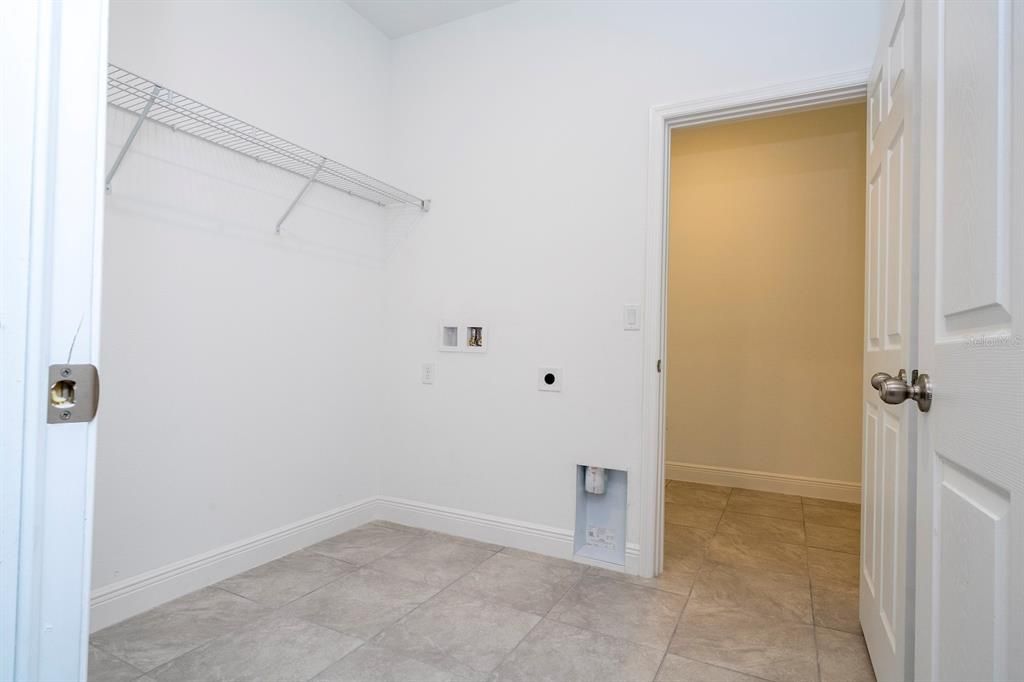Activo con contrato: $279,899 (4 camas, 2 baños, 1696 Pies cuadrados)