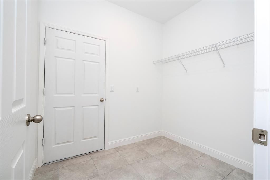 Activo con contrato: $279,899 (4 camas, 2 baños, 1696 Pies cuadrados)