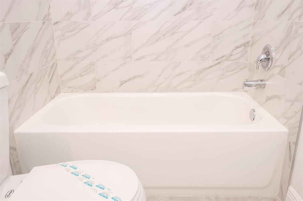 Activo con contrato: $279,899 (4 camas, 2 baños, 1696 Pies cuadrados)