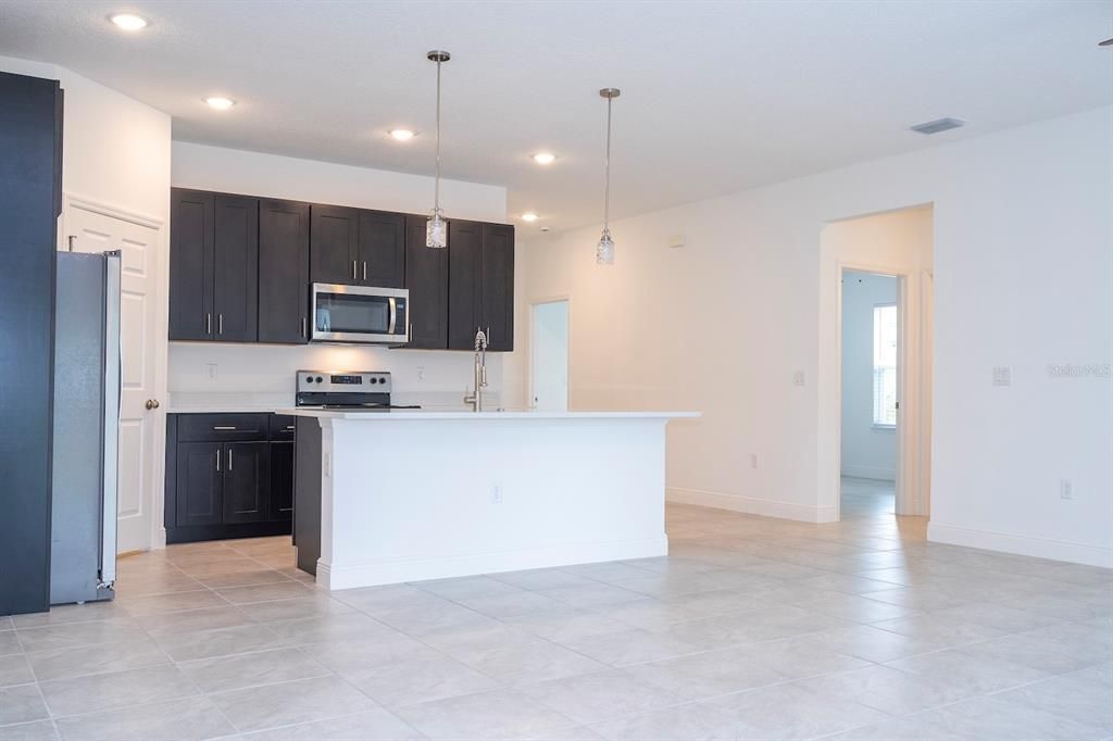 Activo con contrato: $279,899 (4 camas, 2 baños, 1696 Pies cuadrados)