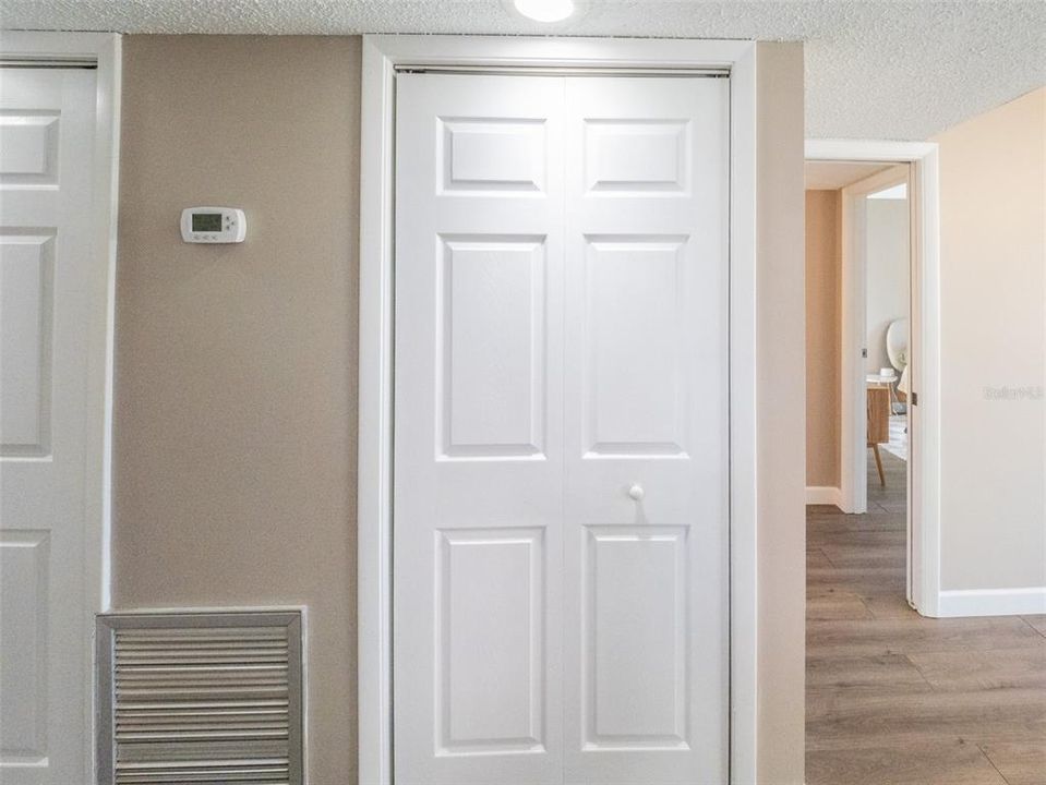 For Sale: $214,900 (2 beds, 2 baths, 1071 Square Feet)