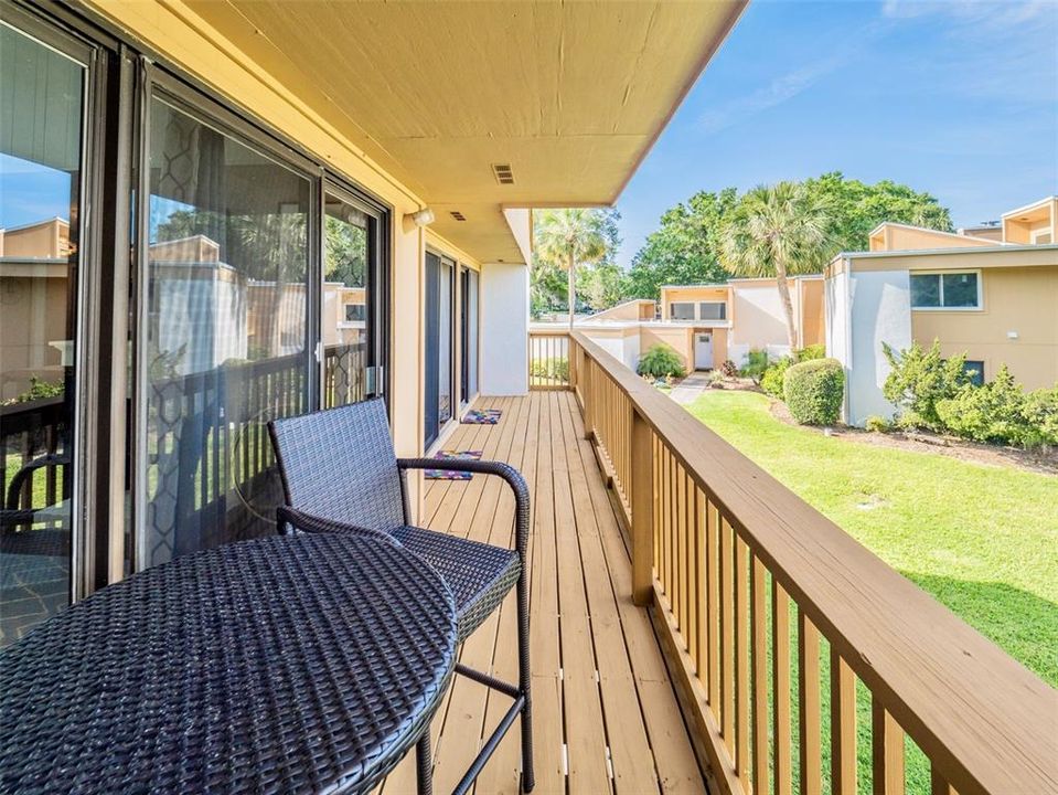 For Sale: $214,900 (2 beds, 2 baths, 1071 Square Feet)