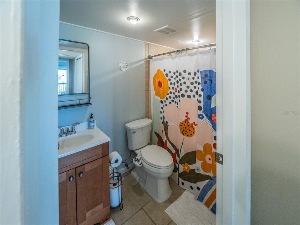 For Sale: $214,900 (2 beds, 2 baths, 1071 Square Feet)