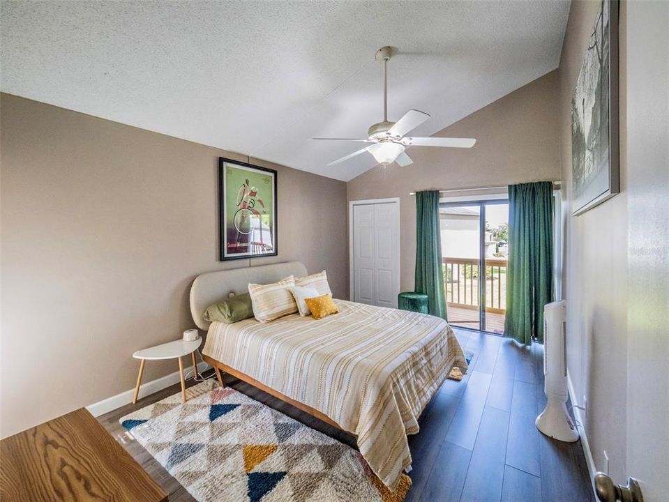 For Sale: $214,900 (2 beds, 2 baths, 1071 Square Feet)