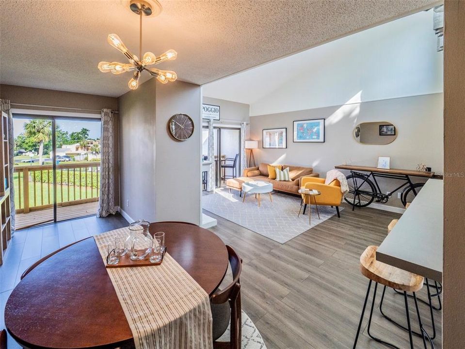 For Sale: $214,900 (2 beds, 2 baths, 1071 Square Feet)