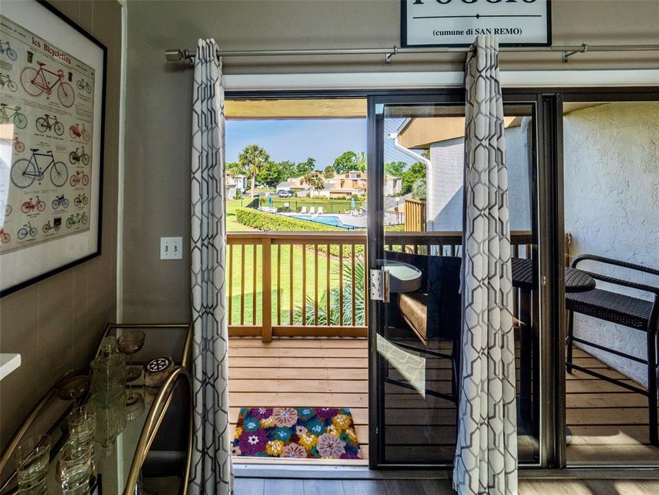For Sale: $214,900 (2 beds, 2 baths, 1071 Square Feet)