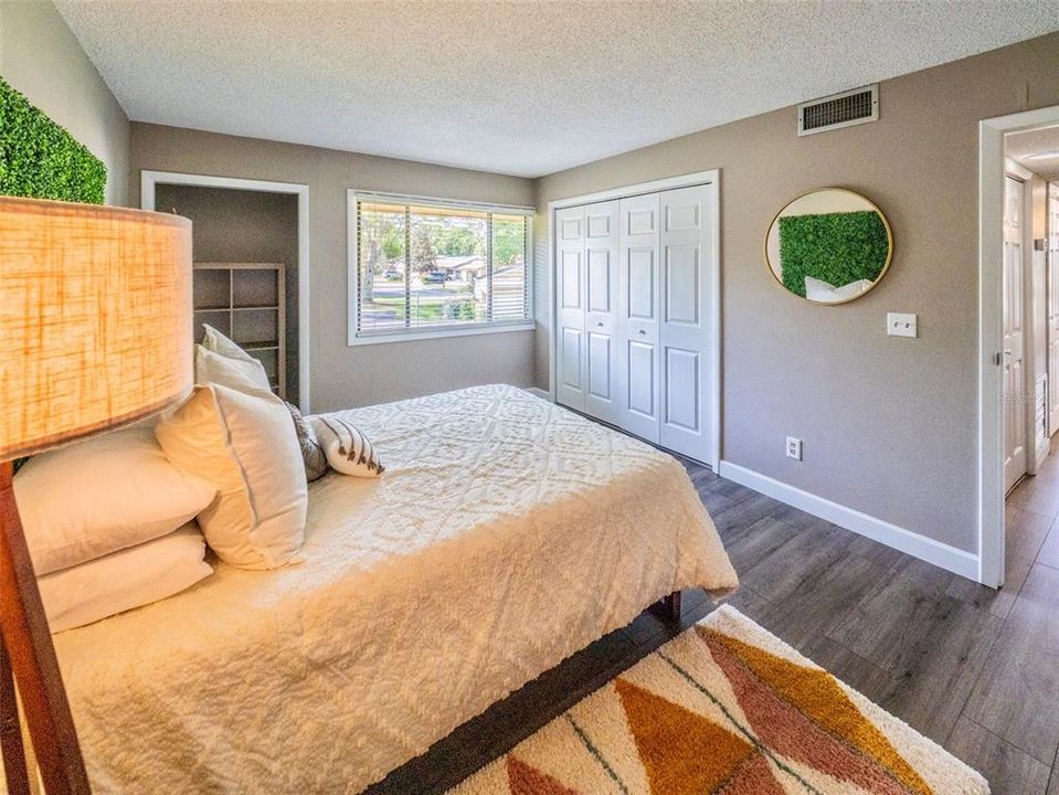 For Sale: $214,900 (2 beds, 2 baths, 1071 Square Feet)