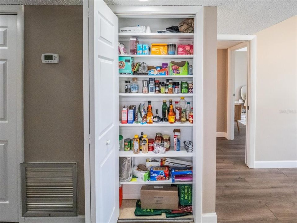 For Sale: $214,900 (2 beds, 2 baths, 1071 Square Feet)